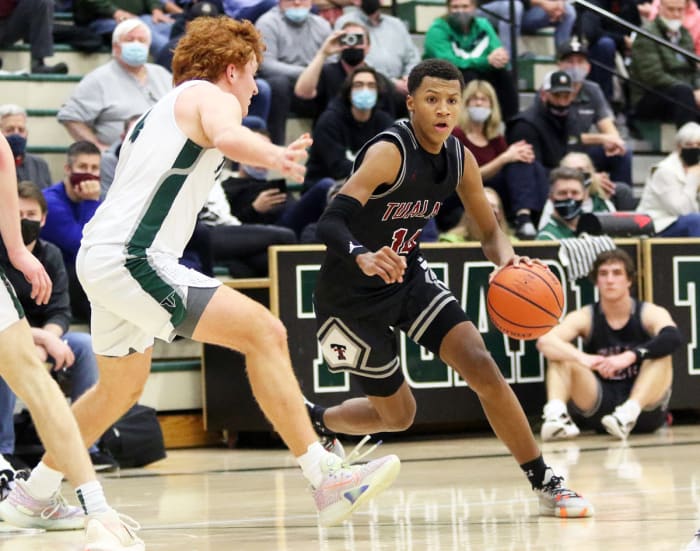 Tualatin.Tigard.boys-basketball.Dan-Brood.15